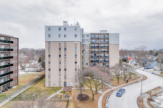 Anchorage Apartments* in Oakville, ON - Building Photo - Building Photo