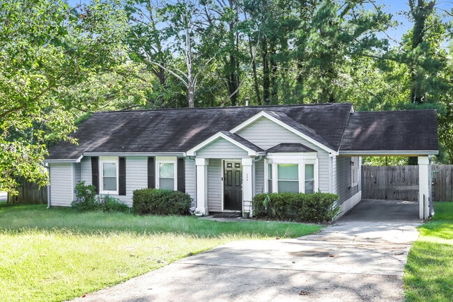 property at 660 Utoy Cir SW