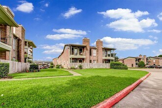 18800 Egret Bay Blvd, Unit 804 in Houston, TX - Foto de edificio - Building Photo