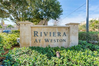 126 Riviera Cir in Weston, FL - Building Photo - Building Photo