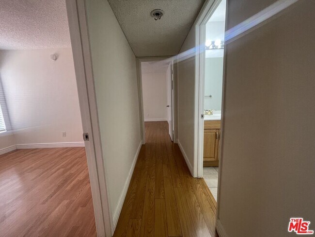 5700 Etiwanda Ave in Los Angeles, CA - Building Photo - Building Photo