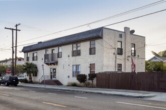 305 W 14th St in San Pedro, CA - Foto de edificio - Building Photo
