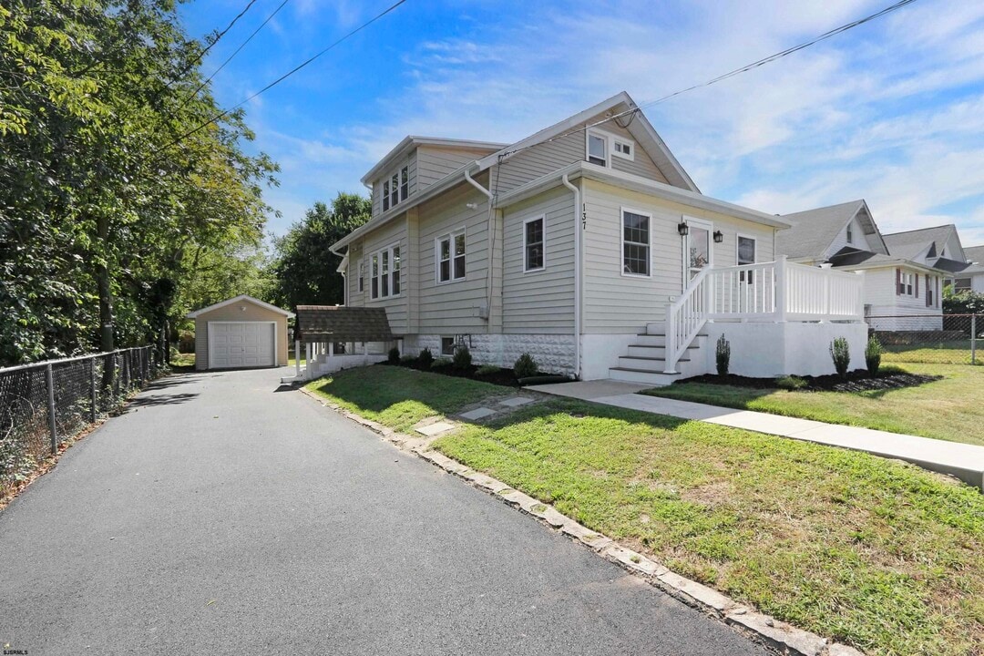 137 Collins Ave in Pleasantville, NJ - Foto de edificio