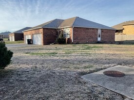1505 Canton Ave in Bolivar, MO - Building Photo