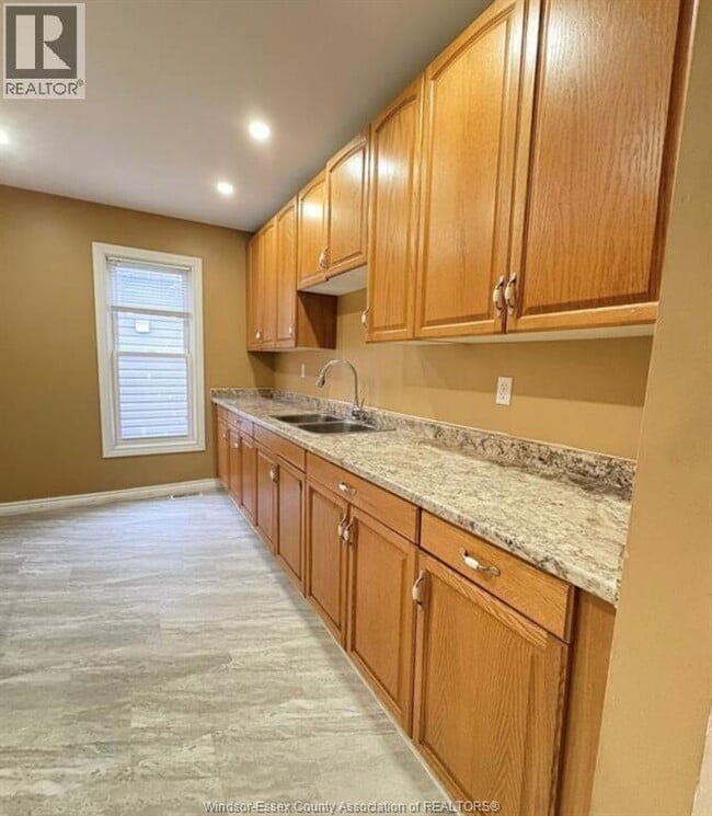 830 Parent in Windsor, ON - Foto de edificio - Building Photo