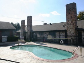 Brixton West Apartment Homes in Arlington, TX - Foto de edificio - Building Photo