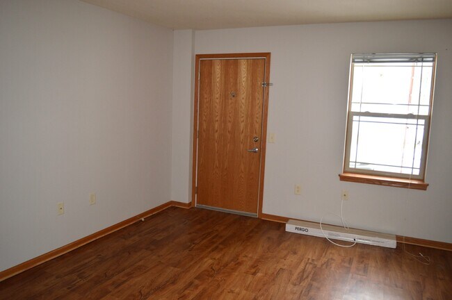 2824 Pleasant View Rd, Unit 101 in Middleton, WI - Foto de edificio - Building Photo