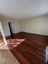 223 E Acacia Ave in Glendale, CA - Building Photo - Building Photo