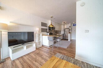 1100 11th St in Miami Beach, FL - Building Photo - Building Photo