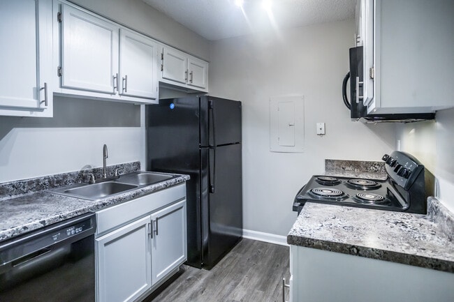 The Meadows Apartments in Memphis, TN - Foto de edificio - Interior Photo
