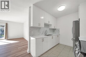 25 Orchard Heights Dr in Chatham, ON - Building Photo - Building Photo