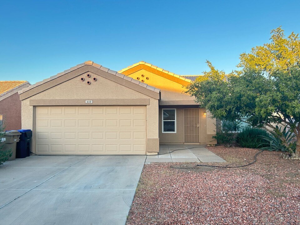 8150 N 112th Ave in Peoria, AZ - Building Photo