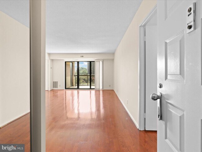 8370 Greensboro Dr in McLean, VA - Building Photo - Building Photo
