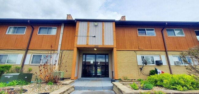 860 E Old Willow Rd in Prospect Heights, IL - Building Photo - Building Photo