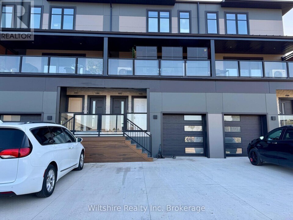 361-1361 Quarter Town Line in Tillsonburg, ON - Building Photo