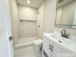 10 Cawfield St, Unit 1 in Boston, MA - Building Photo - Building Photo