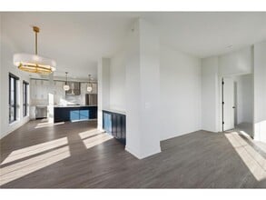 4917 Eden Ave in Edina, MN - Foto de edificio - Building Photo