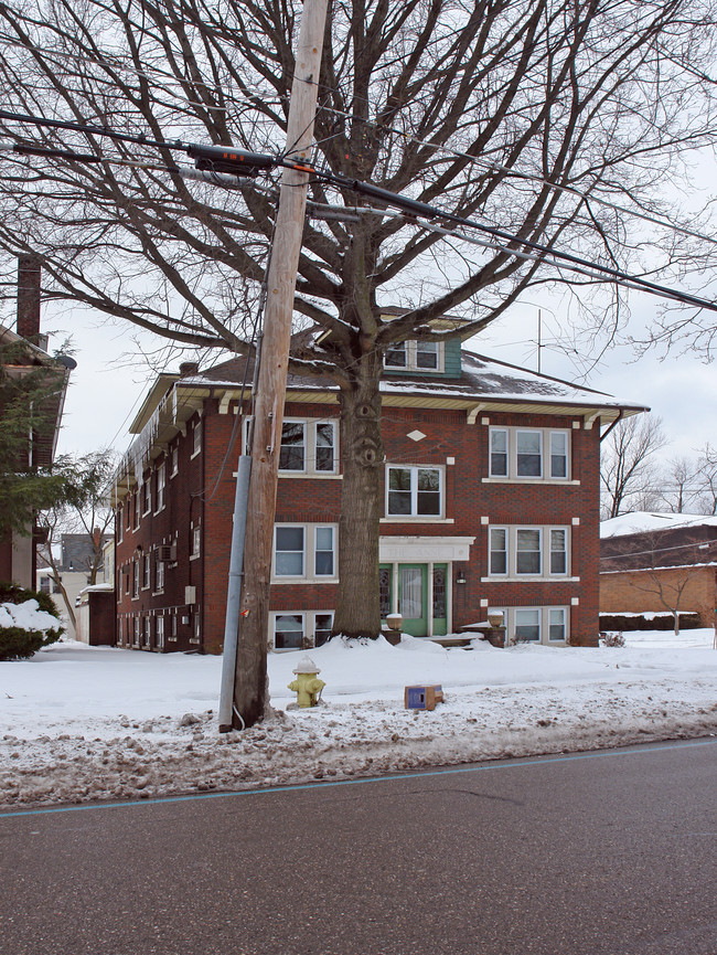 98 N Portage Path in Akron, OH - Building Photo - Building Photo