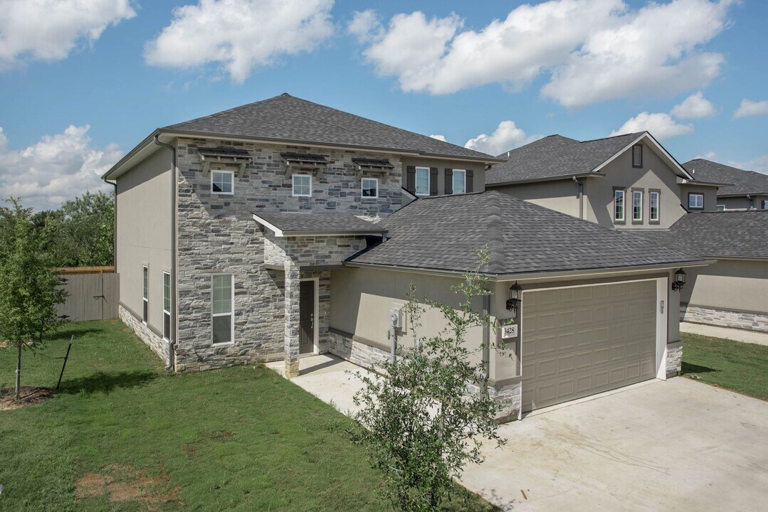 Available August 2026! NEW 5 Bed Luxury Ho in College Station, TX - Building Photo