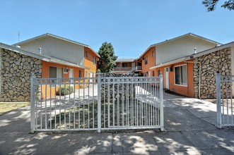 Cabana  Apartments in Merced, CA - Building Photo - Building Photo