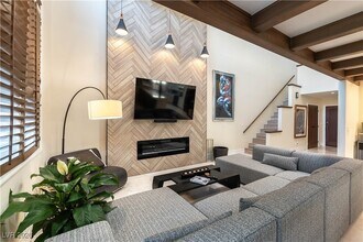 2845 Queens Courtyard Dr in Las Vegas, NV - Foto de edificio - Building Photo