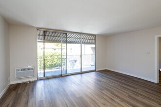 8440 Fountain Ave in West Hollywood, CA - Foto de edificio - Building Photo