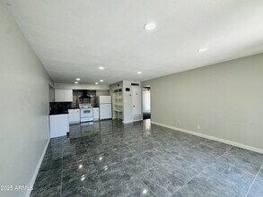 2675 E Silk Oak Dr in Tempe, AZ - Building Photo - Building Photo