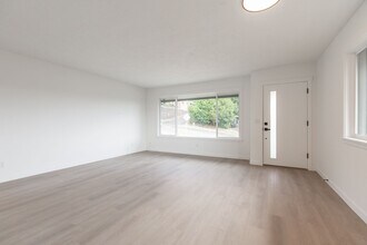 635 NE Dallas St in Camas, WA - Building Photo - Building Photo
