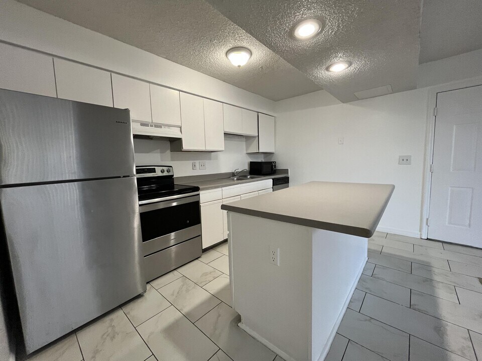 3985 W McNab Rd in Pompano Beach, FL - Building Photo