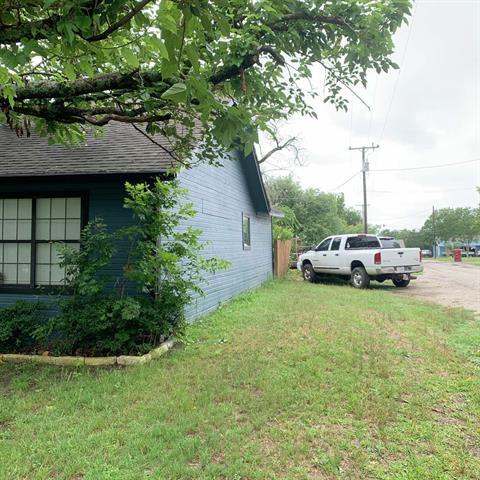 215 N Morrow St in Blue Ridge, TX - Building Photo - Building Photo