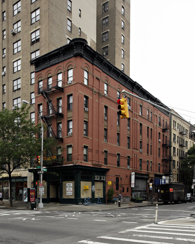 160 Second Ave in New York, NY - Foto de edificio - Building Photo