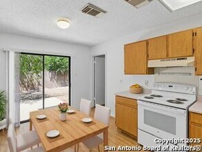 8939 Kenton Briar in San Antonio, TX - Building Photo - Building Photo