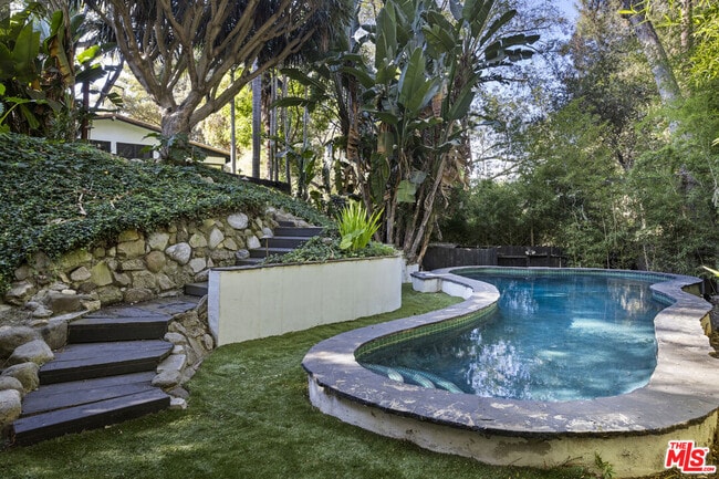 2936 La Castana Dr in Los Angeles, CA - Building Photo - Building Photo
