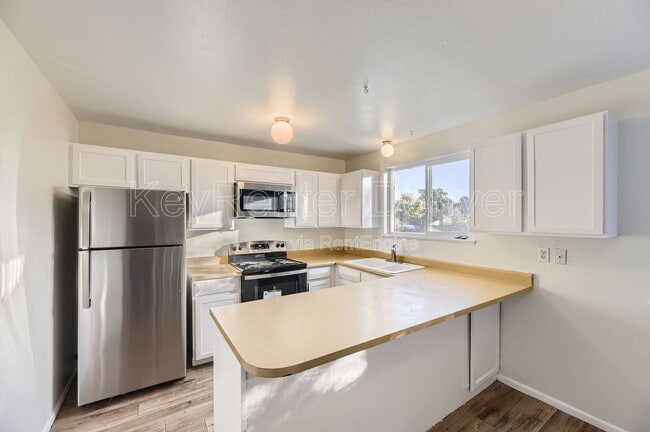 3208 S Olathe Way in Aurora, CO - Building Photo - Building Photo