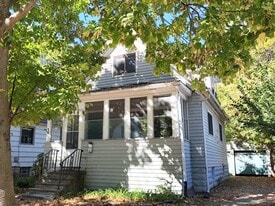 1330 Dewey Ct in Madison, WI - Building Photo