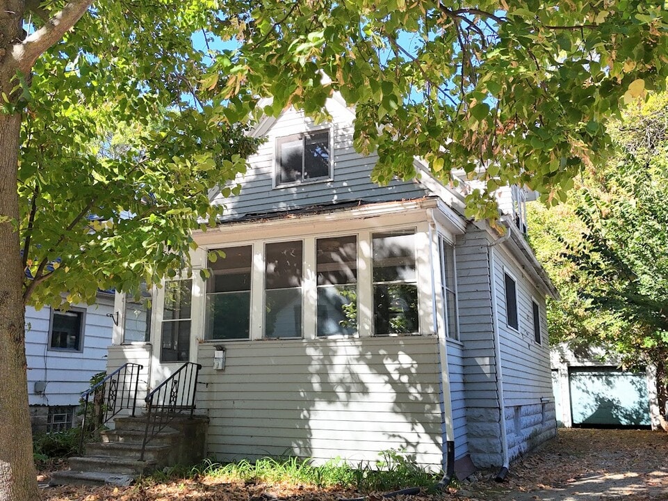 1330 Dewey Ct in Madison, WI - Building Photo