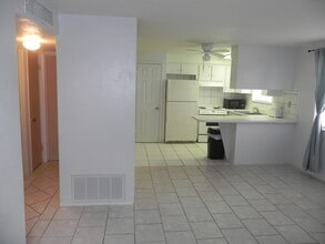 509 S Grandview Ave, Unit 1 in Daytona Beach, FL - Foto de edificio - Building Photo