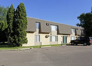 Young America Apartments in Norwood Young America, MN - Building Photo - Building Photo