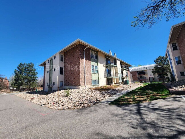 12196 N Melody Dr in Denver, CO - Building Photo - Building Photo