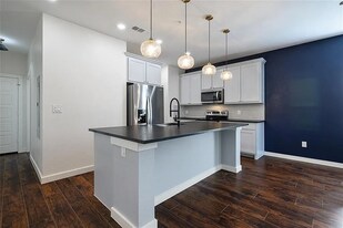 800 S Welch St in Denton, TX - Building Photo