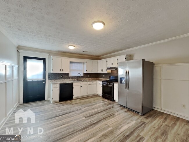 5801 Meadowview Rd in Rex, GA - Building Photo - Building Photo