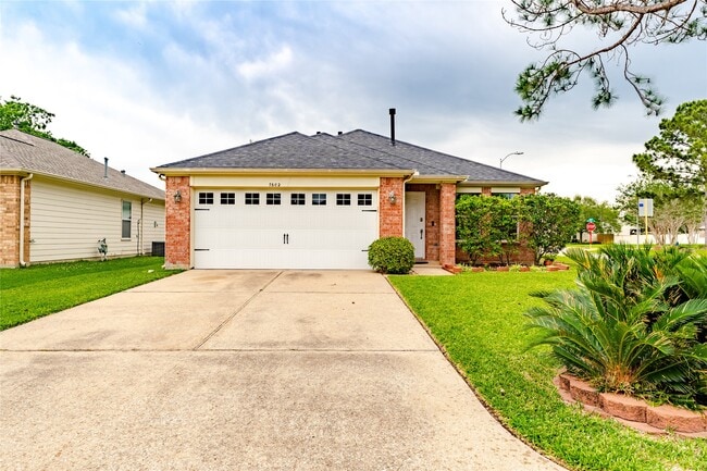 property at 7602 Little Thicket Ct