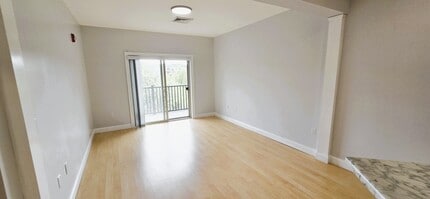 Clock Tower Square in Burlington, VT - Foto de edificio - Building Photo