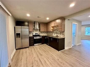 1258 Creekside Ct in Smyrna, GA - Building Photo - Building Photo