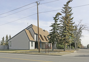 15 Ventura Ln NE in Calgary, AB - Building Photo - Building Photo