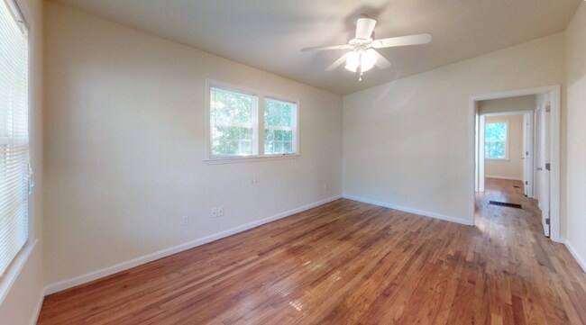 1633 Mayhew St in Tallahassee, FL - Building Photo - Building Photo
