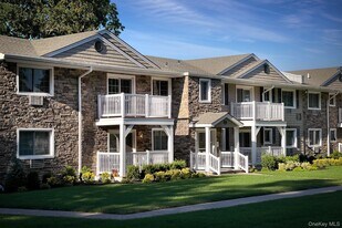 27 Williams Blvd in Lake Grove, NY - Building Photo