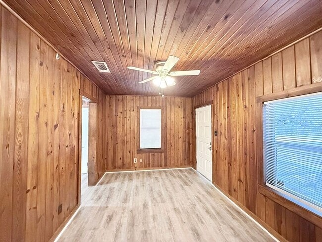 2519 Lester St in Pensacola, FL - Building Photo - Building Photo