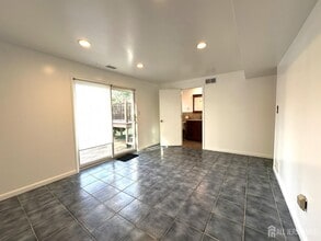 7 Timothy Ct in Edison, NJ - Building Photo - Building Photo