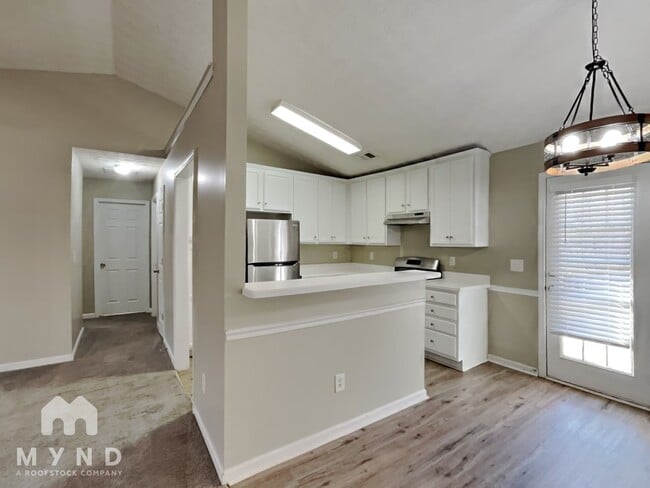 185 Waters Edge Dr in Locust Grove, GA - Foto de edificio - Building Photo